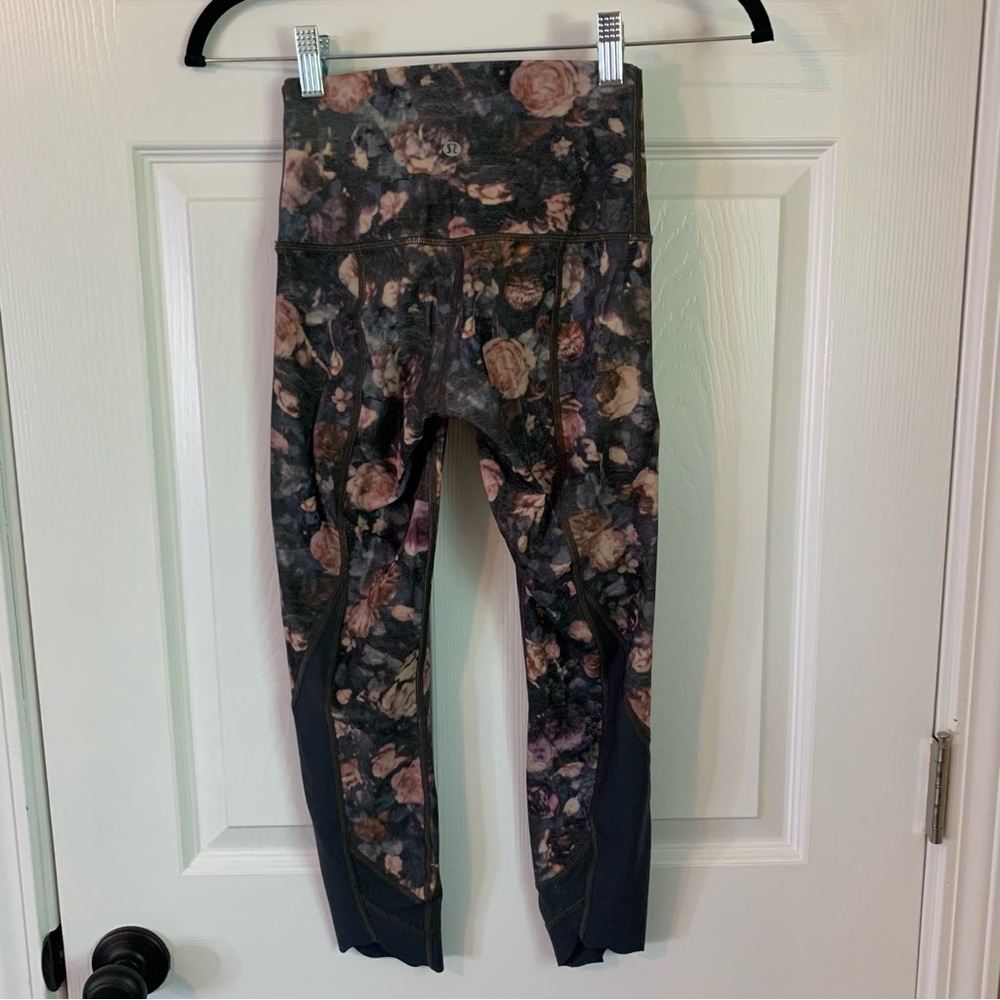 Lululemon Wunder Under High-Rise Floral Leggings, size 2 - Picture 9 of 10